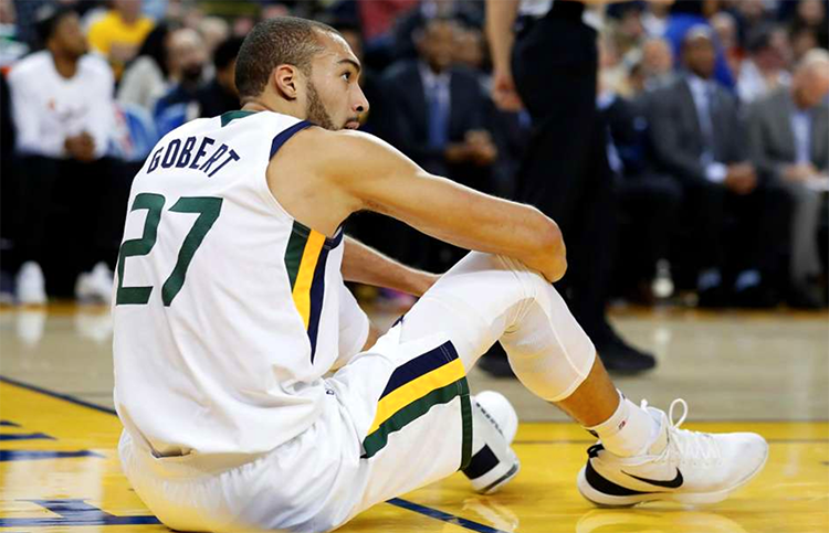 Golden State Warriors cực khổ vượt qua Jazz: Ai bảo game là dễ với đội hình siêu thủ của Utah? Golden State Warriors cực khổ vượt qua Jazz: Ai bảo game là dễ với đội hình siêu thủ của Utah?
